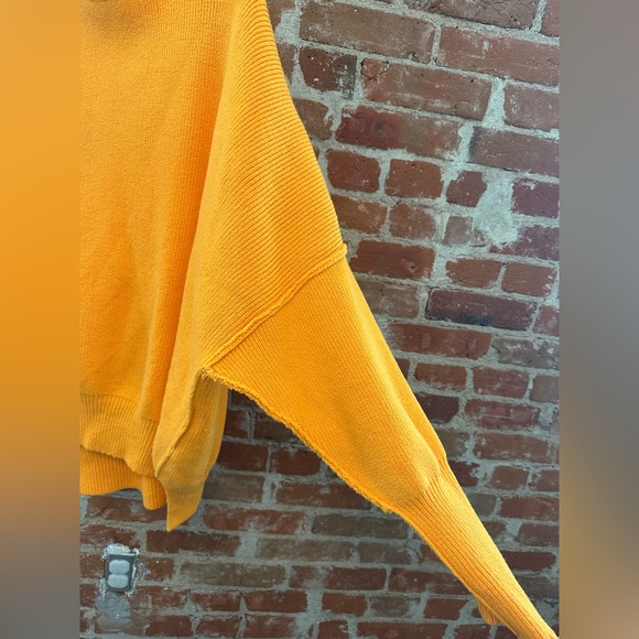 Bright orange sweater - Picture 9 of 10